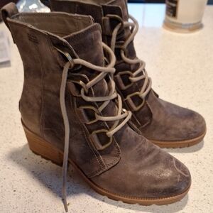 Sorel Cate Stylish Gray Ankle Lace Up Boots for Women, Size 8